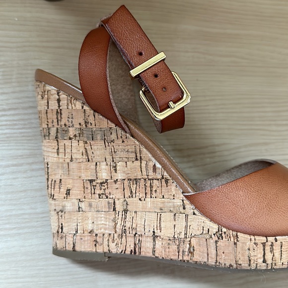 Express Cognac Tan Wedges 7 - Picture 10 of 16